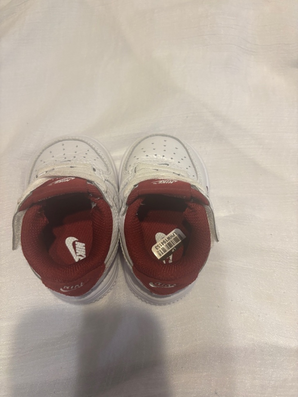 Nike Air Force Low LV8 Kids White Sneakers with Red Lining size 2c - Picture 4 of 6